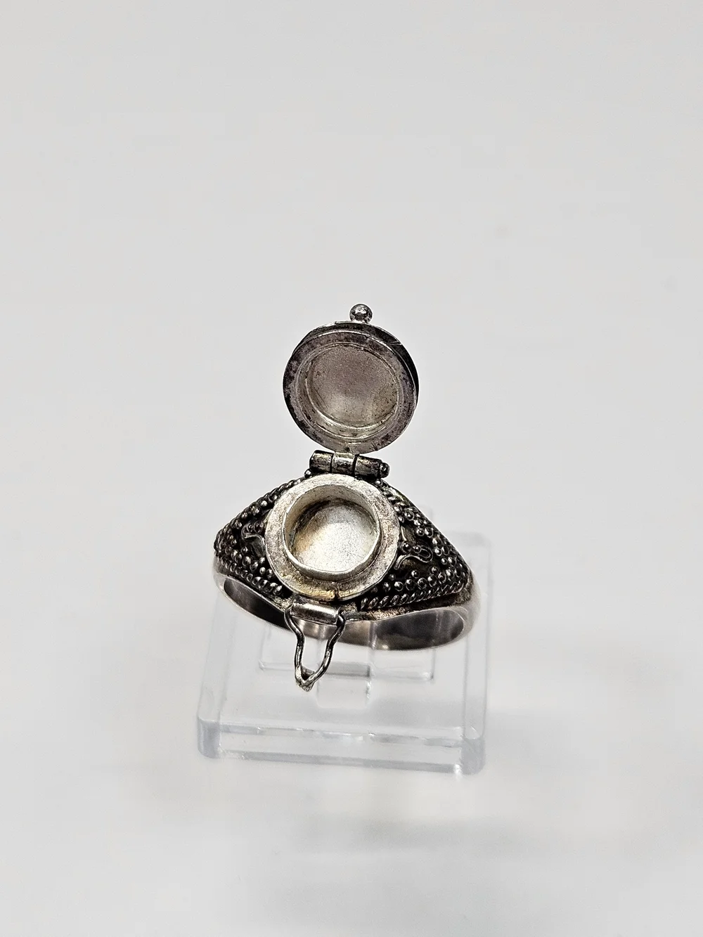 Balinese Sterling Silver Garnet Poison Ring Secret Locket Compartment Sz 6.75